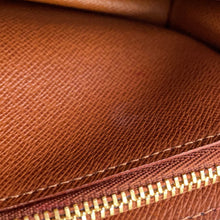 将图像加载到图库查看器中，LOUIS VUITTON SPadlock belt pouch BrownM44667 Monogram Size PM
