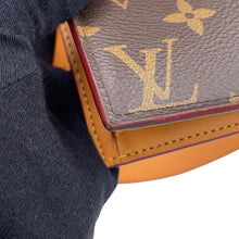 将图像加载到图库查看器中，LOUIS VUITTON SPadlock belt pouch BrownM44667 Monogram Size PM
