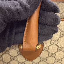 Load image into Gallery viewer, GUCCI GG Emblem Medium Briefcase 2WAY Shoulder Beige/Brown821149 GG SupremeCanvas Leather
