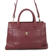 将图像加载到图库查看器中，CHANEL Neo Executive Tote BordeauxA69930 Caviar Leather
