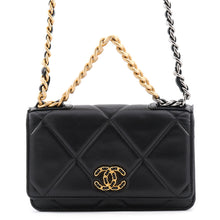将图像加载到图库查看器中，CHANEL CHANEL19 Chain wallet BlackAS3267 Shiny Lambskin
