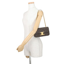 将图像加载到图库查看器中，CELINE Triomphe ChainShoulder Bag Tan197992DQW 04LU PVC
