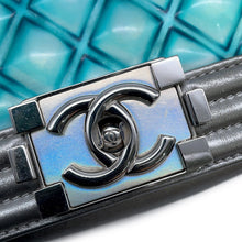 将图像加载到图库查看器中，CHANEL Boy Chanel ChainShoulder Bag Silver/TurquoiseA67085 Leather Enamel

