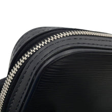 将图像加载到图库查看器中，LOUIS VUITTON Danube LV Circle NoirM55120 Epi Leather Size PM
