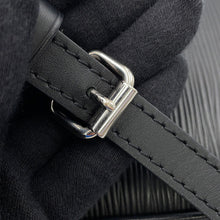将图像加载到图库查看器中，LOUIS VUITTON Danube LV Circle NoirM55120 Epi Leather Size PM
