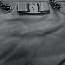 将图像加载到图库查看器中，Ferragamo VIVA Bow Chain Tote Black210904 745114 Leather
