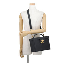 将图像加载到图库查看器中，CHANEL CC Logo 2WAY Vanity Case BlackA01999 caviar
