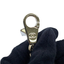 将图像加载到图库查看器中，CHANEL 2024 Year Gift: Matelasse AirPods Case Gold Lambskin
