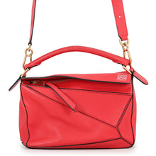 将图像加载到图库查看器中，LOEWE Puzzle bag Red Leather Size Small
