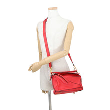 将图像加载到图库查看器中，LOEWE Puzzle bag Red Leather Size Small
