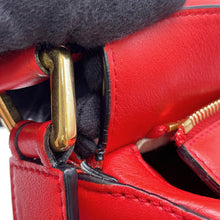 将图像加载到图库查看器中，LOEWE Puzzle bag Red Leather Size Small
