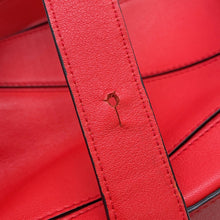 将图像加载到图库查看器中，LOEWE Puzzle bag Red Leather Size Small
