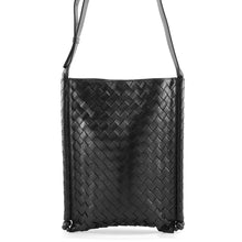 将图像加载到图库查看器中，Bottega Veneta INTRECCIATO Cross Body Bag Black Leather
