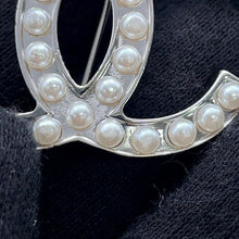 Load image into Gallery viewer, CHANEL CC Logo Brooch Silver/White Metal Faux Pearl
