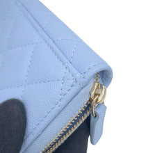 将图像加载到图库查看器中，CHANEL Matelasse fragment case Light BlueAP4893 Caviar Leather
