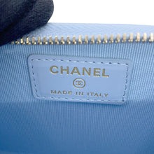 将图像加载到图库查看器中，CHANEL Matelasse fragment case Light BlueAP4893 Caviar Leather
