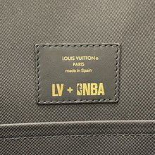 将图像加载到图库查看器中，LOUIS VUITTON NBA Collaboration Basketball Backpack NoirM57972 Monogram Empreinte Leather
