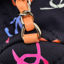 将图像加载到图库查看器中，CHANEL CC Logo Backpack Navy/MulticolorAS4810 Printed Fabric Leather
