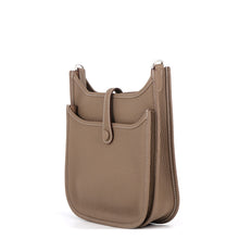 Load image into Gallery viewer, HERMES Evelyne3 Etoupe Taurillon Clemence Size 23
