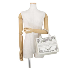 将图像加载到图库查看器中，Dior Book tote Latte WhiteM1325CZHT_M941 Canvas Size Small
