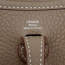 将图像加载到图库查看器中，HERMES Evelyne Long Etoupe/Blue Indigo Taurillon Clemence Size TPM
