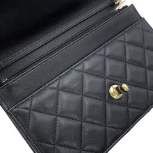 将图像加载到图库查看器中，CHANEL Matelasse Chain wallet BlackAP4218-B17773-94305 Lambskin/Patent Leather

