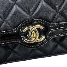 将图像加载到图库查看器中，CHANEL Matelasse Chain wallet BlackAP4218-B17773-94305 Lambskin/Patent Leather
