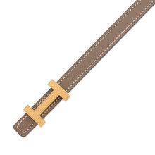 将图像加载到图库查看器中，HERMES Mini Constance Reversible H-Belt Size 65 Etoupe/White Epsom Swift Leather

