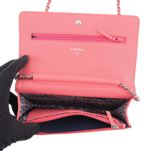 将图像加载到图库查看器中，CHANEL Classic Chain Wallet Pink Leather
