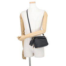 Load image into Gallery viewer, LOEWE Puzzle bag BlackA510PLIX04 Feather Light Napalm Size Mini

