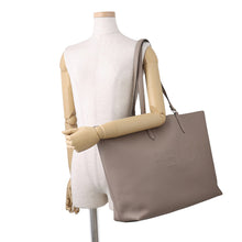 将图像加载到图库查看器中，FENDI Go To Shopper Tote Greige7VA610 Leather
