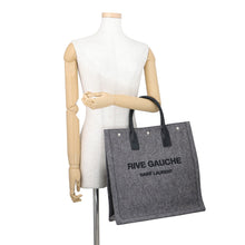 将图像加载到图库查看器中，SAINT LAURENT PARIS N/S Rive Gauche Tote Gray/Black63253924N4E1160 Felt Leather
