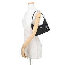 将图像加载到图库查看器中，PRADA Re-Edition 2005 Re-Nylon mini bag Black1NE204_R064_F0002 Nylon Saffiano LeatherLeather
