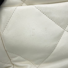 将图像加载到图库查看器中，CHANEL CHANEL 19 Dixneuf Matelasse Shoulder Bag WhiteAS1161-B07327-10601 Lambskin Size Large
