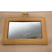 Load image into Gallery viewer, LOUIS VUITTON Lip &amp; Eye Brush Set BeigeLBC012 Monogram・Dune
