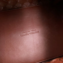 Load image into Gallery viewer, Bottega Veneta INTRECCIATO Parachute Sapere796569VCPPT2506 Lambskin Size Small
