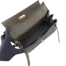 Load image into Gallery viewer, HERMES Kelly Retourne Vert Dogri Togo Leather Size 28
