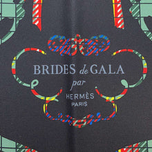 将图像加载到图库查看器中，HERMES Carre Gavroche Brides de Gala Tartan Size 45 White/Black/Khaki Silk
