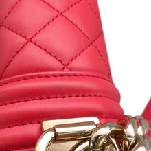 将图像加载到图库查看器中，CHANEL Boy Chanel ChainShoulder Bag Red A67085 Lambskin
