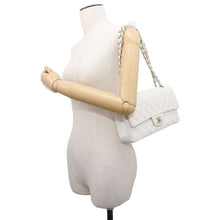 Load image into Gallery viewer, CHANEL Matelasse ChainShoulder Bag White A01112 Caviar Leather Size 25
