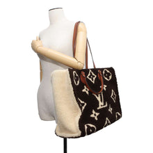 Load image into Gallery viewer, LOUIS VUITTON Onthego Brown/Beige M55420 Monogram / Teddy Size GM
