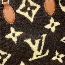 Load image into Gallery viewer, LOUIS VUITTON Onthego Brown/Beige M55420 Monogram / Teddy Size GM
