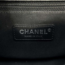 Load image into Gallery viewer, CHANEL Matelasse ChainShoulder Bag Black/Multicolor A93691 Lambskin Size 23
