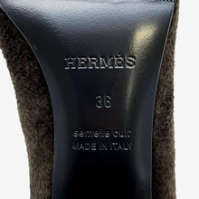 Load image into Gallery viewer, HERMES Short boots 《Vol Vert》 60 Marron/Black Knit Leather Size 36
