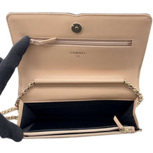 将图像加载到图库查看器中，CHANEL CCFiligree Chain Wallet Beige/Black A84451 Caviar Leather
