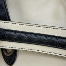 将图像加载到图库查看器中，Bottega Veneta INTRECCIATO Shoulder Bag Black/Ivory Leather
