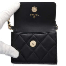 将图像加载到图库查看器中，CHANEL Matelasse Pearl Chain Wallet Black AP2583 Lambskin
