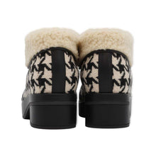 Load image into Gallery viewer, GUCCI Houndstooth Boots White/Black 591039 Wool Boa Size 37
