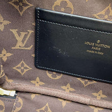 Load image into Gallery viewer, LOUIS VUITTON Utility/Crossbody Noir M80450 Calf Leather
