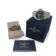 将图像加载到图库查看器中，BREITLING Avenger Automatic 42 W42mm Stainless Steel Green Dial A17328101L1A1
